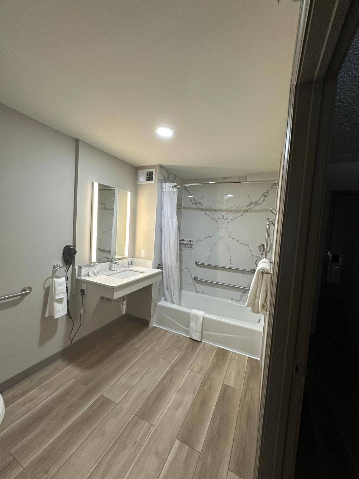 Days Inn By Wyndham Mandan Bismarck Area Экстерьер фото