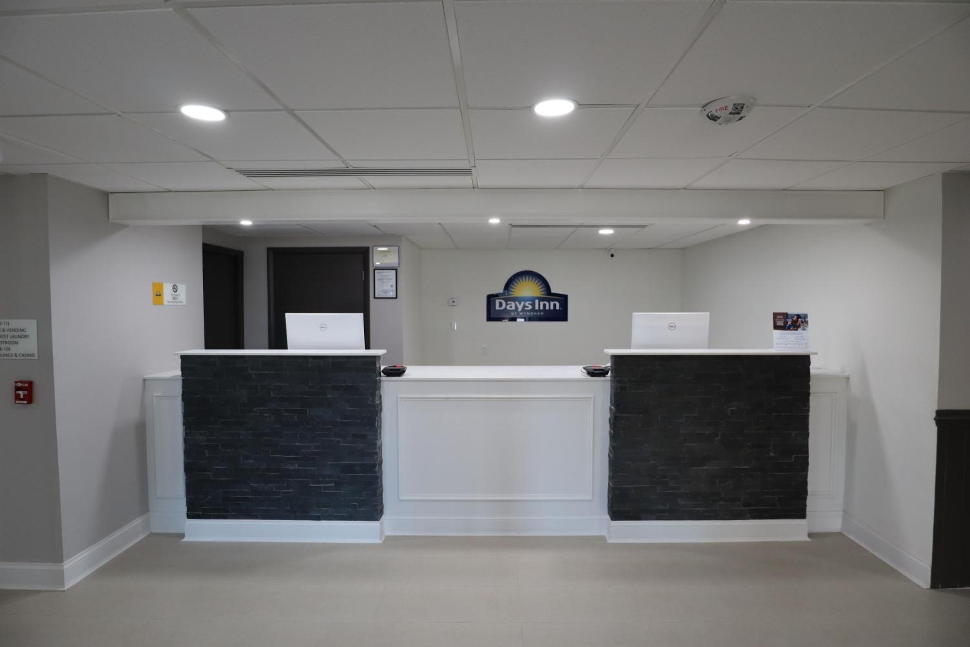 Days Inn By Wyndham Mandan Bismarck Area Экстерьер фото